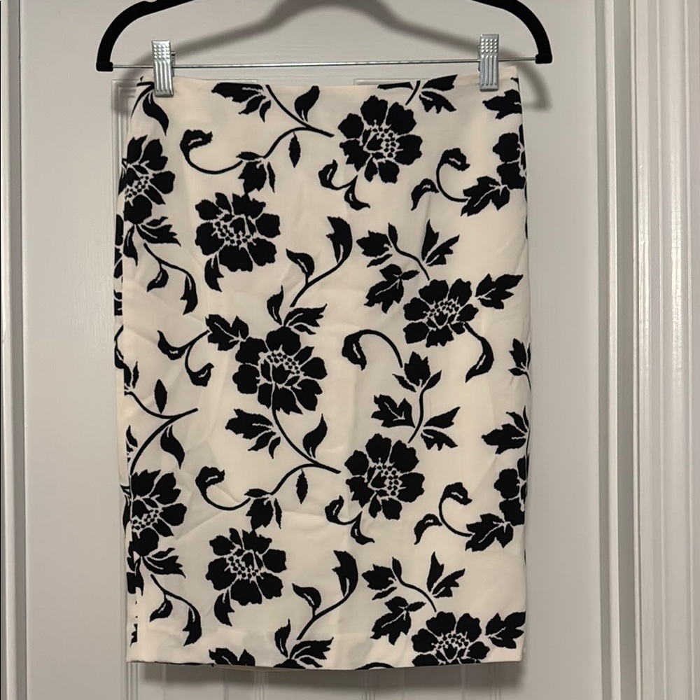 Ann Taylor Black and White Pencil Skirt Knee-Length